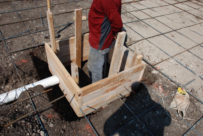 2010/05(May)/Firepit construction/800x600_2010-05-29-50 Firepit Construction.jpg